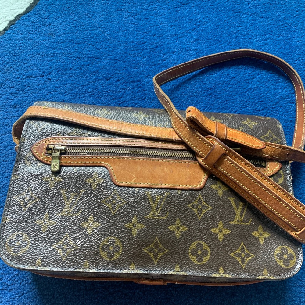 Luv cross body bag.well loved please see all photo